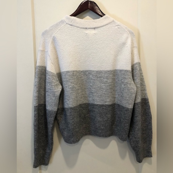 H&M sweater - Picture 2 of 3